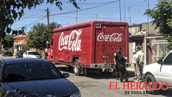 Asaltan a camión de Coca-Cola Asaltan a camión de Coca-Cola