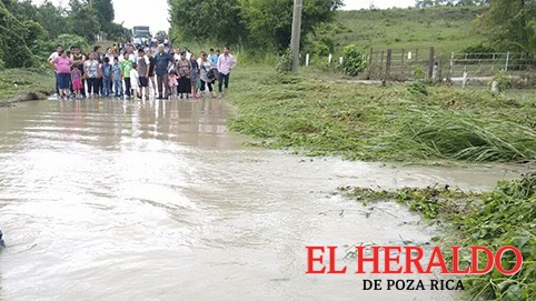 ¡Incomunicadas comunidades! ¡Incomunicadas comunidades!