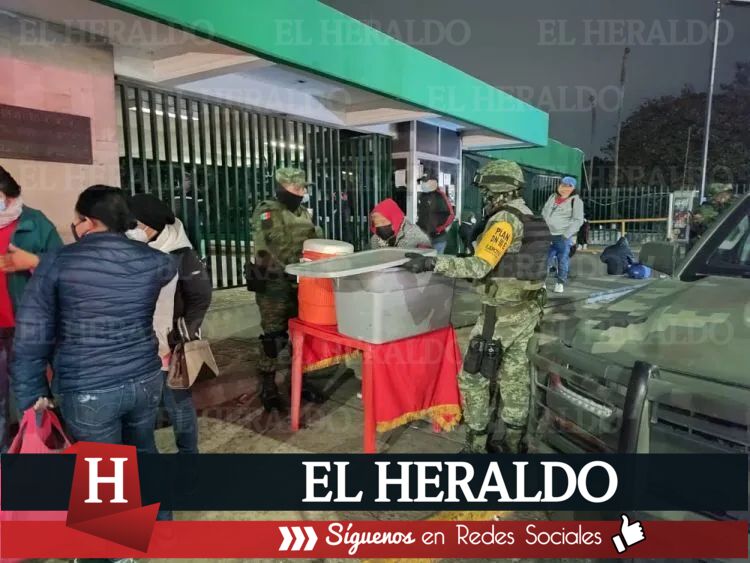 El Heraldo de Poza Rica Ejército Mexicano reparte café y pan afuera