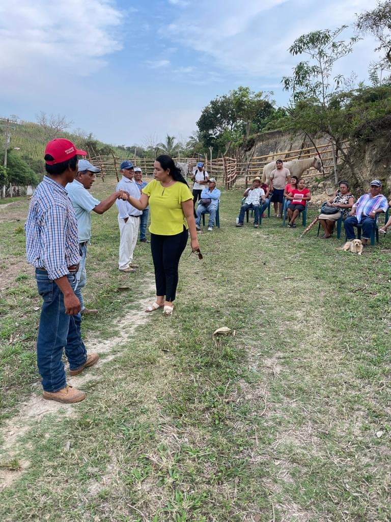 El Heraldo De Poza Rica Llevan Agua Al Cabellal