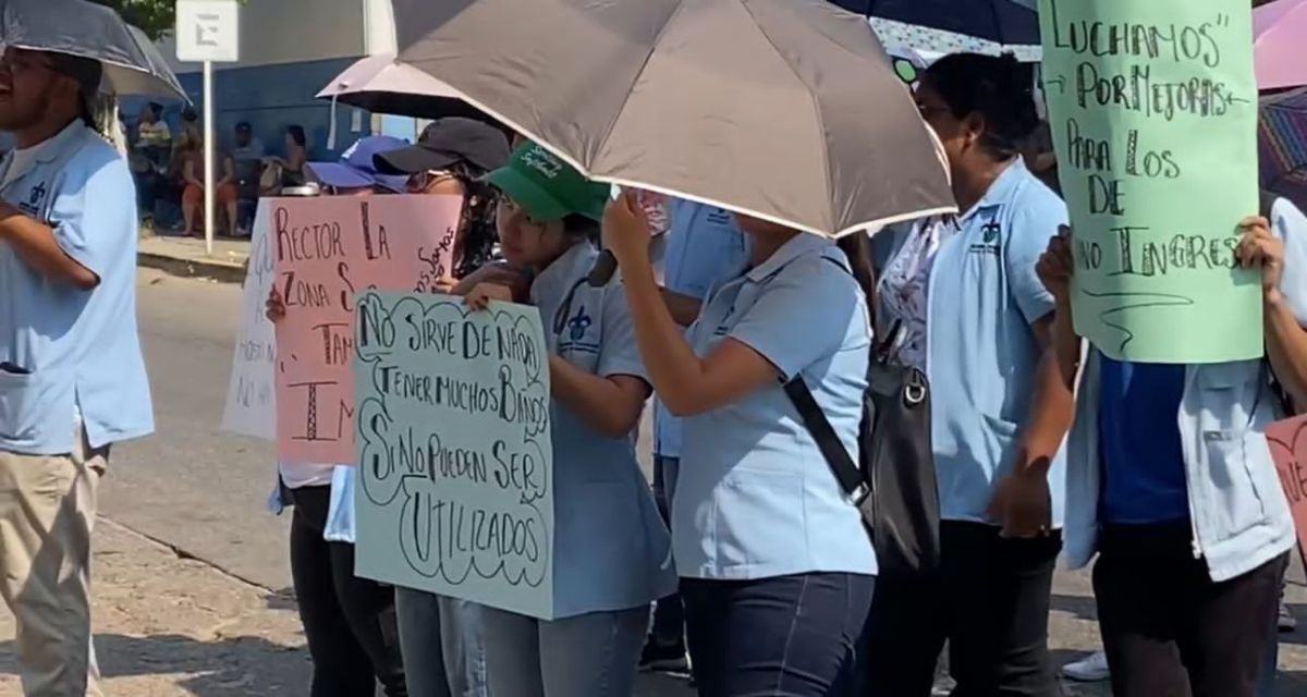 El Heraldo De Poza Rica Protestan Estudiantes De La UV