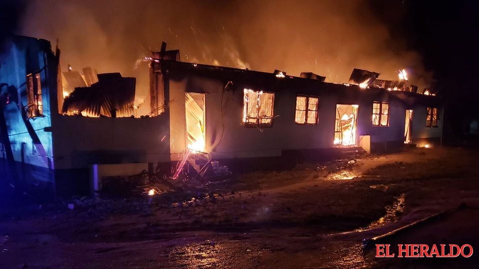 ADOLESCENTE PROVOCA INCENDIO