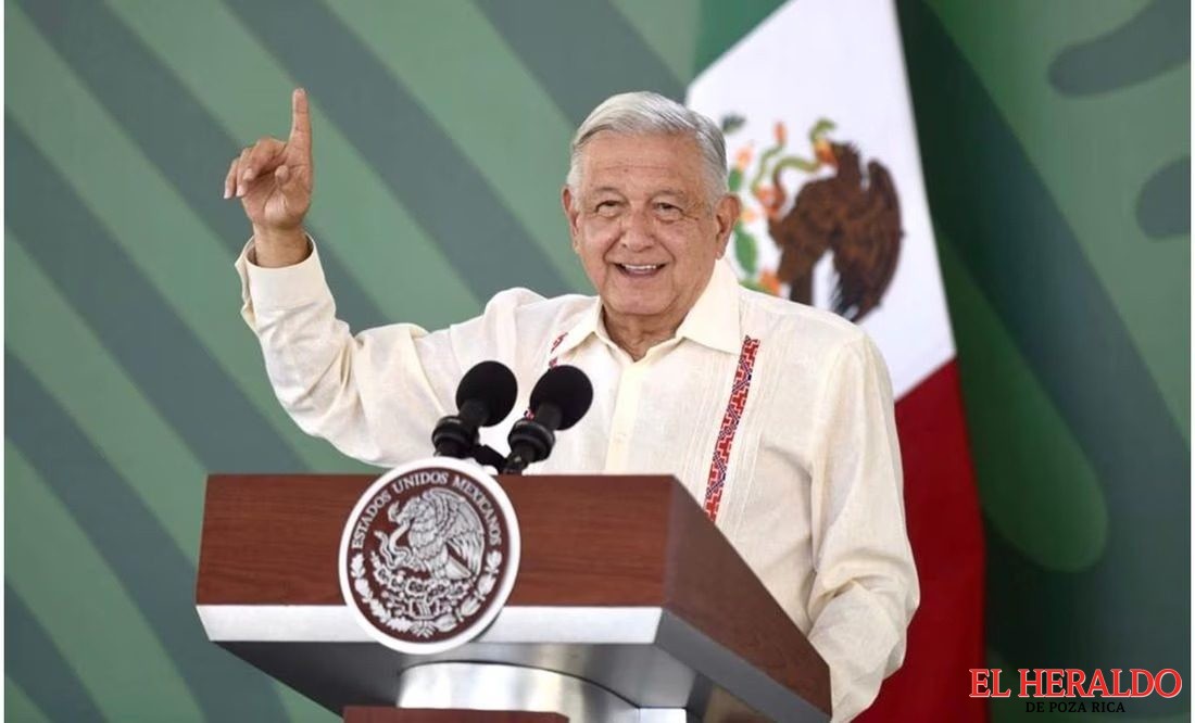 AMLO llama