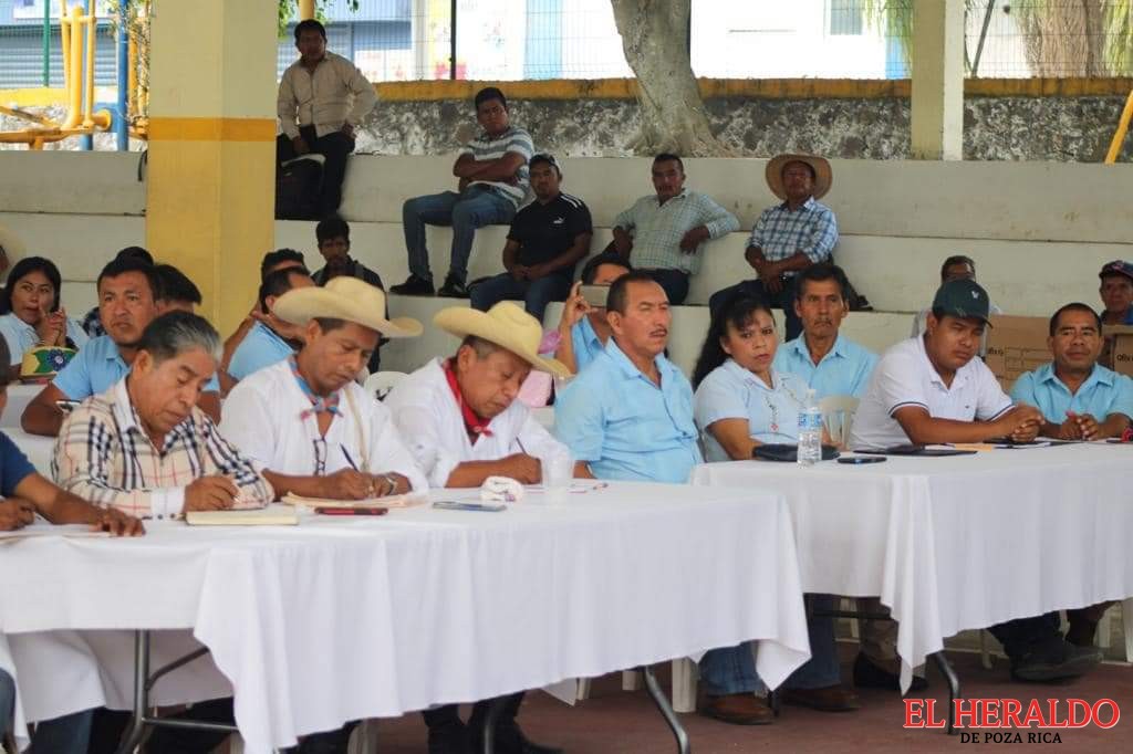 ASISTEN AGENTES Y SUBAGENTES A FORO LEGISLATIVO