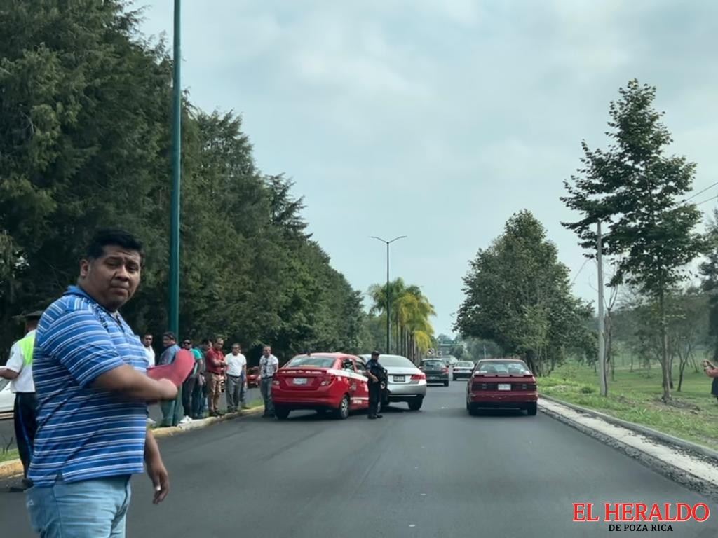 Acusan que taxistas ocasionan accidentes y agreden a otros conductores