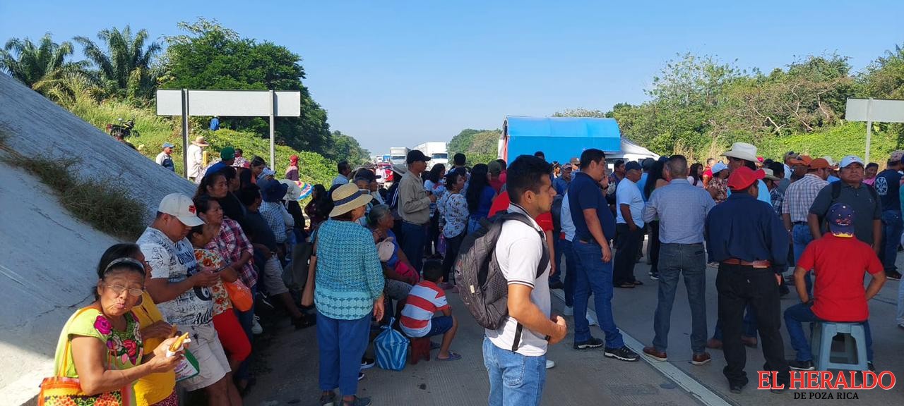 Bloquean autopista2