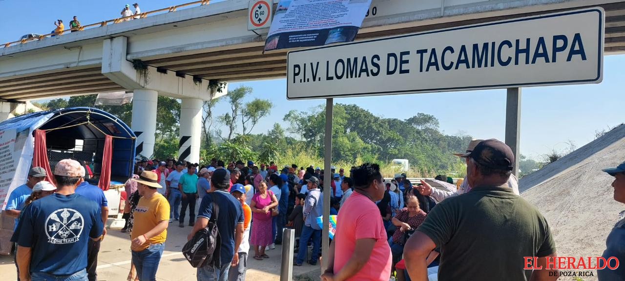 Bloquean autopista