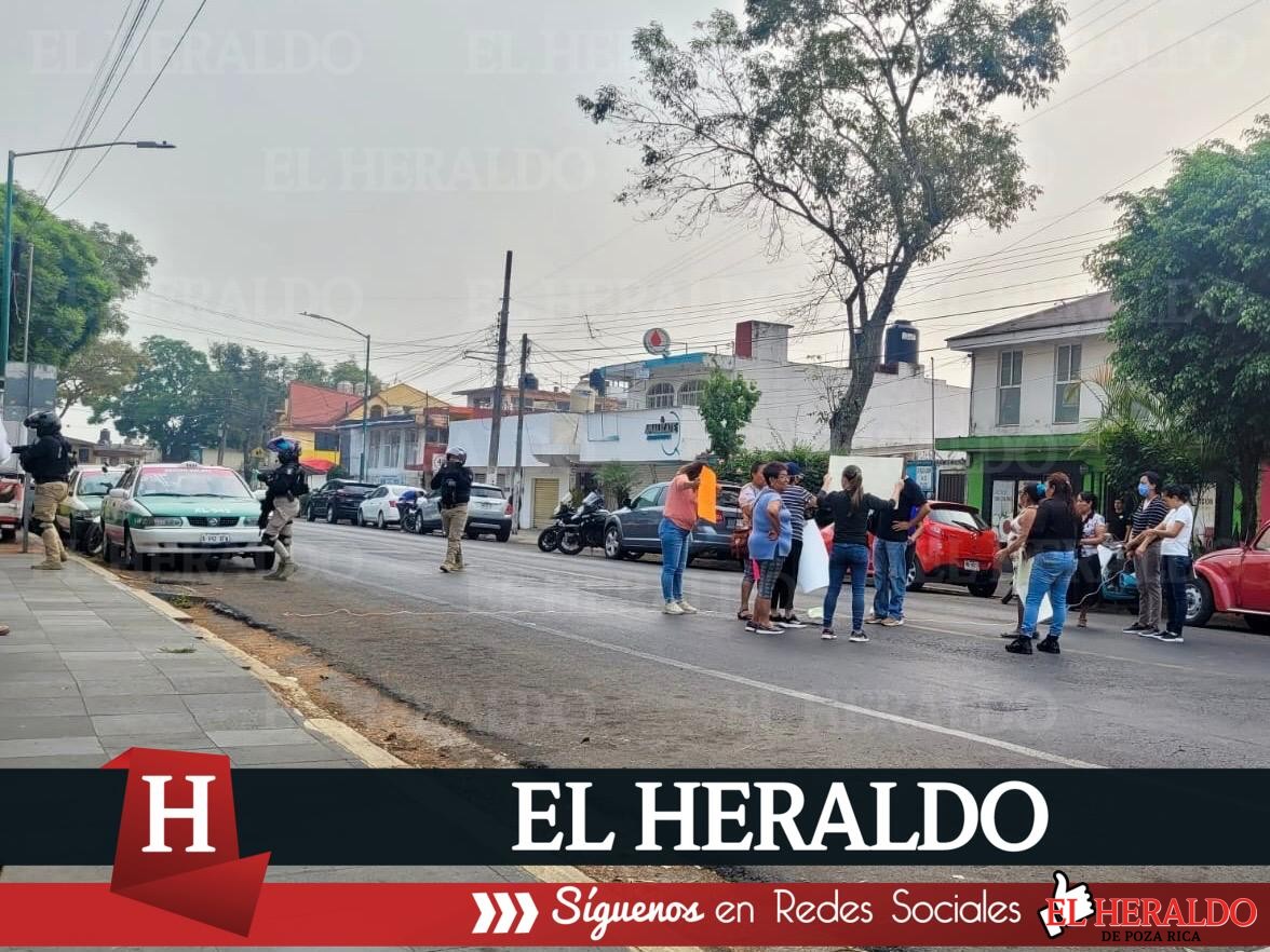 Bloquean avenida frente a CMAS porque llevan 28 días sin agua 2