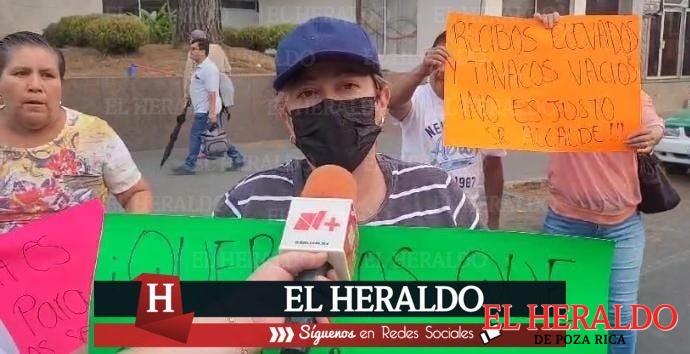 Bloquean avenida frente a CMAS porque llevan 28 días sin agua