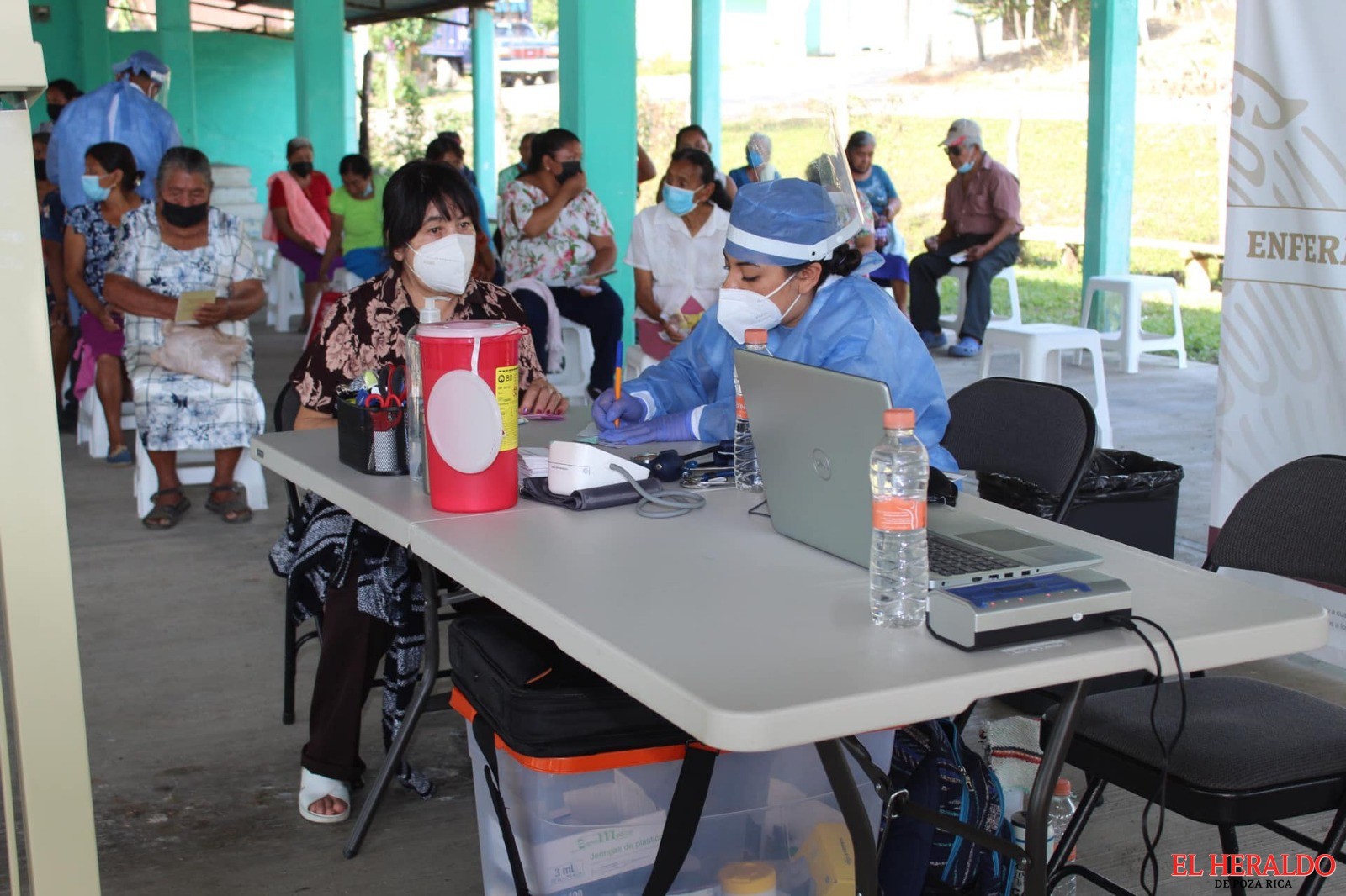 Brindan servicios médicos gratuitos