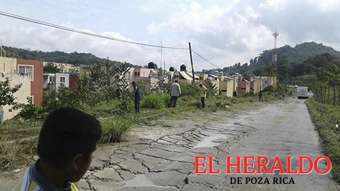 El Heraldo de Poza Rica - Limpieza en el fraccionamiento de Casas GEO