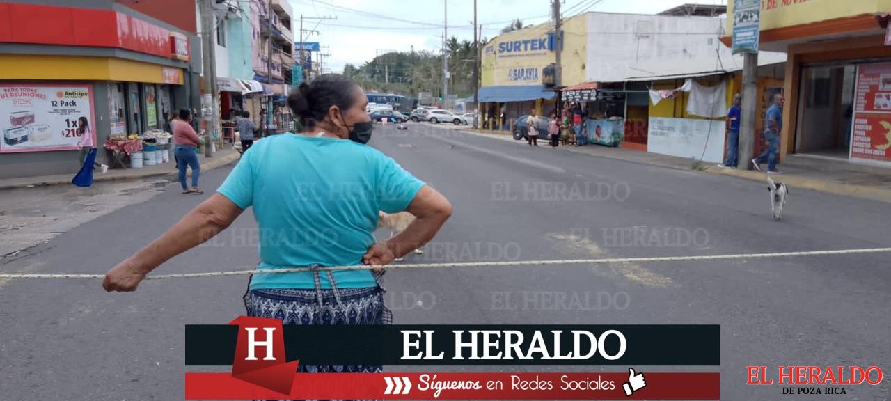 Cierran avenida Universidad