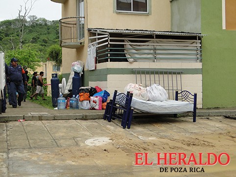 El Heraldo de Poza Rica - Sin solución el caso de los desalojados de casas  GEO