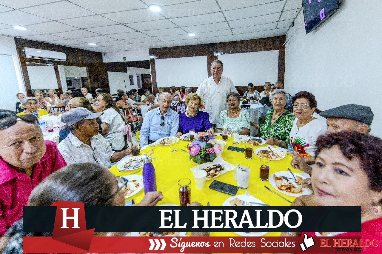 DIF Municipal y el Gobierno de Tuxpan festejaron a los abuelos 5