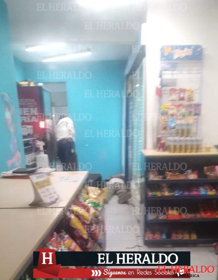 Ejecutan a tres jóvenes en expendio de cerveza en Tuxpan 2