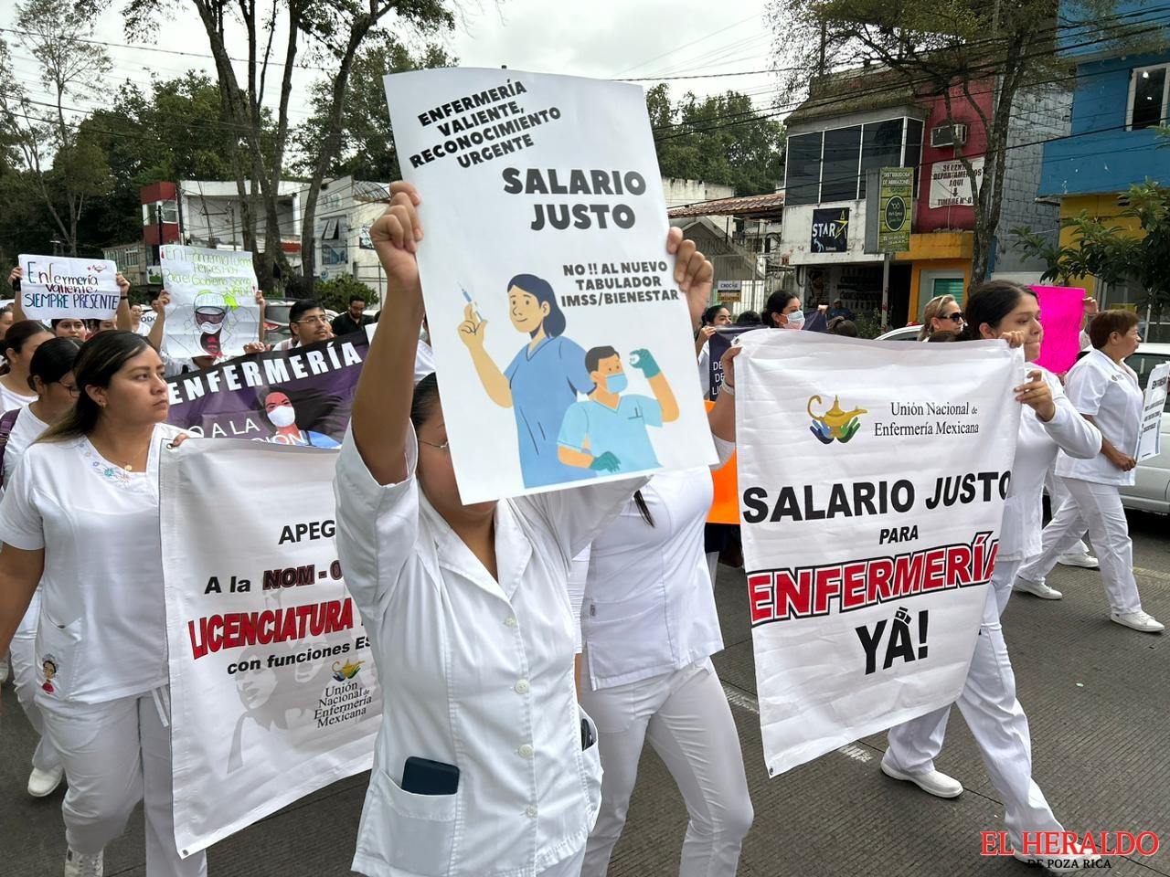 En pandemia fuimos héroes ahora somos nada marchan enfermeras y enfermeros