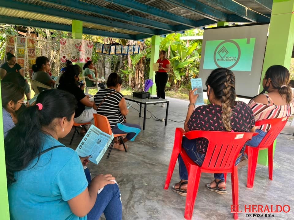Hablan de violencia a padres de familia