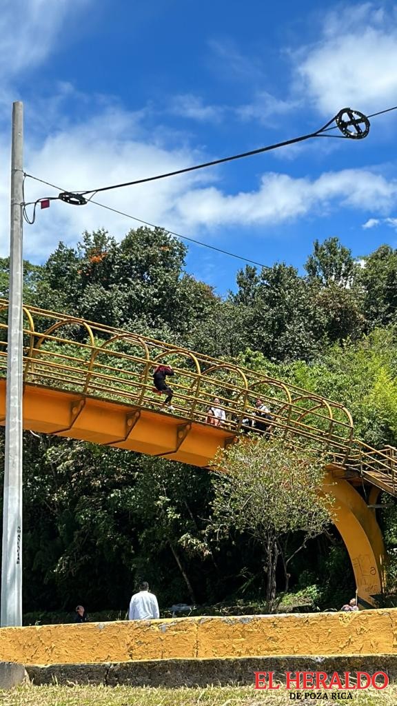 Mujer trans intentó lanzarse de puente