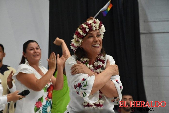 Nahle triunfa en encuesta