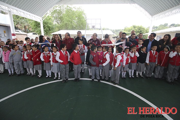  El Heraldo de Poza Rica - Entregan domos en escuelas