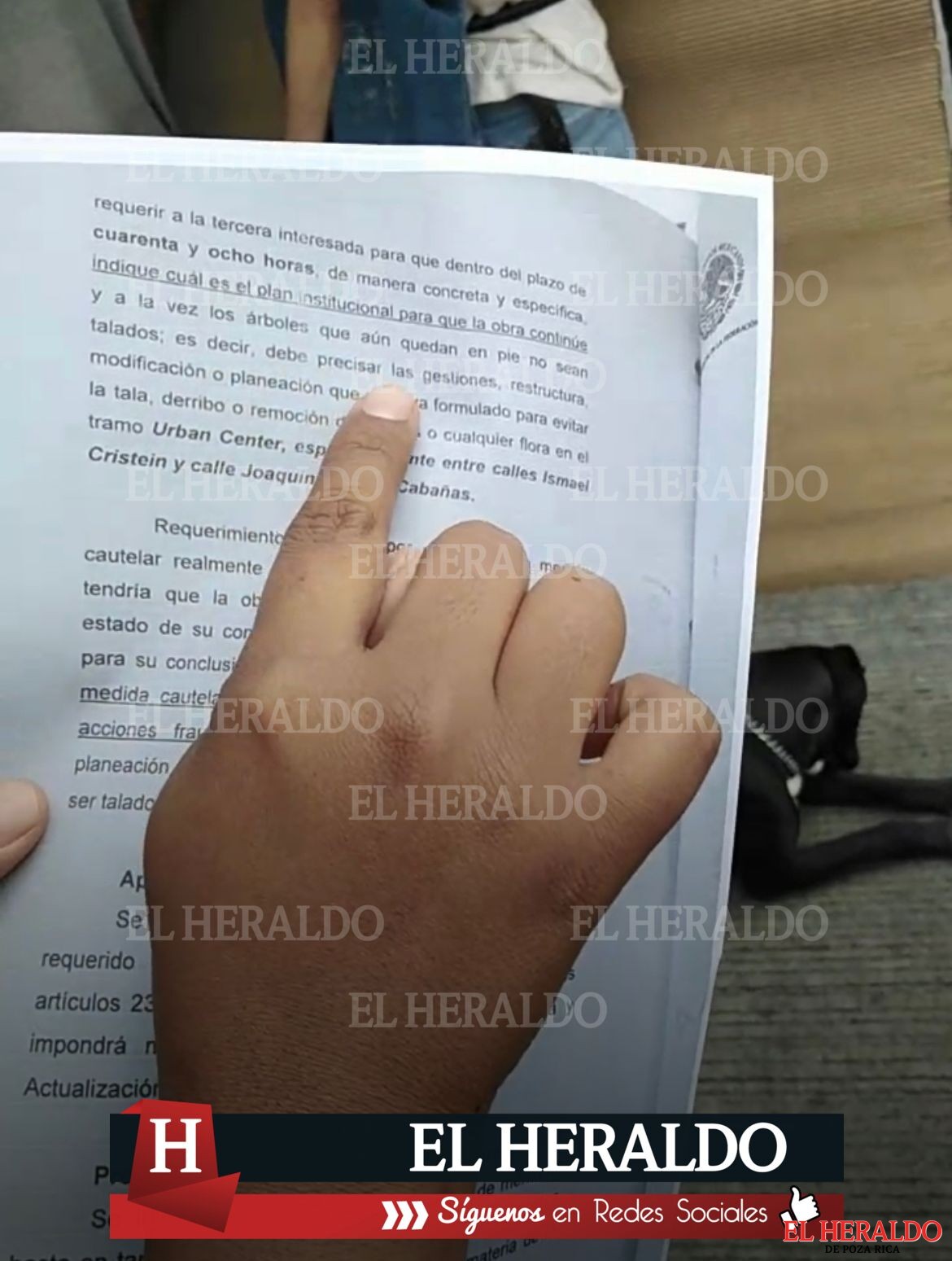 Policías acorralan2