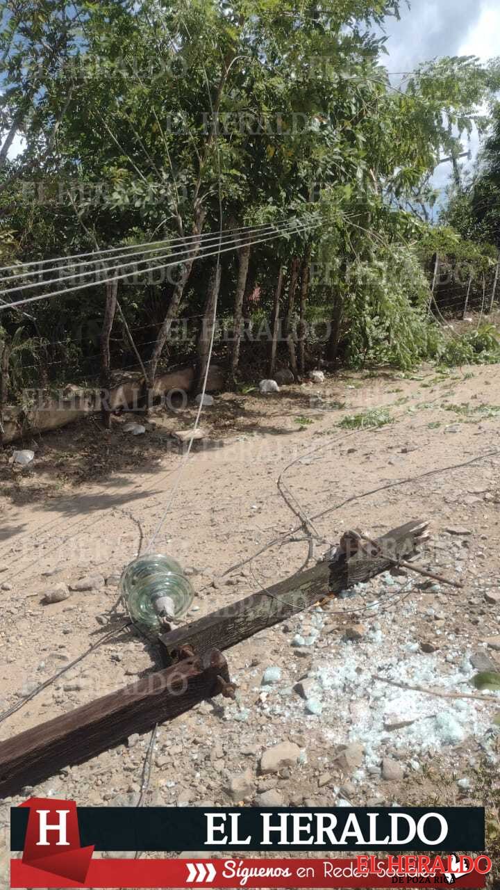 Postes se caen de viejos2