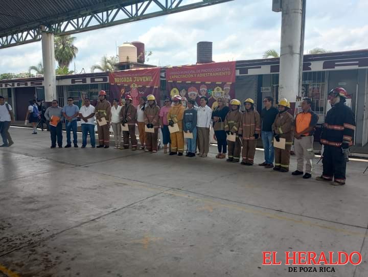 Presentan brigada juvenil en el Cobaev 03
