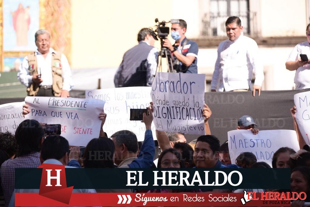 Protestan docentes