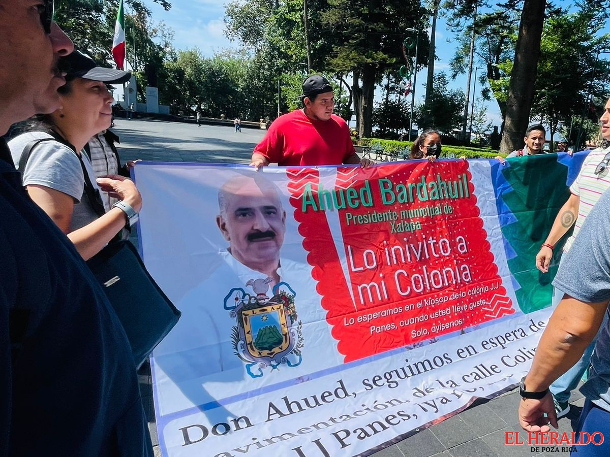 Protestan frente a Palacio Municipal