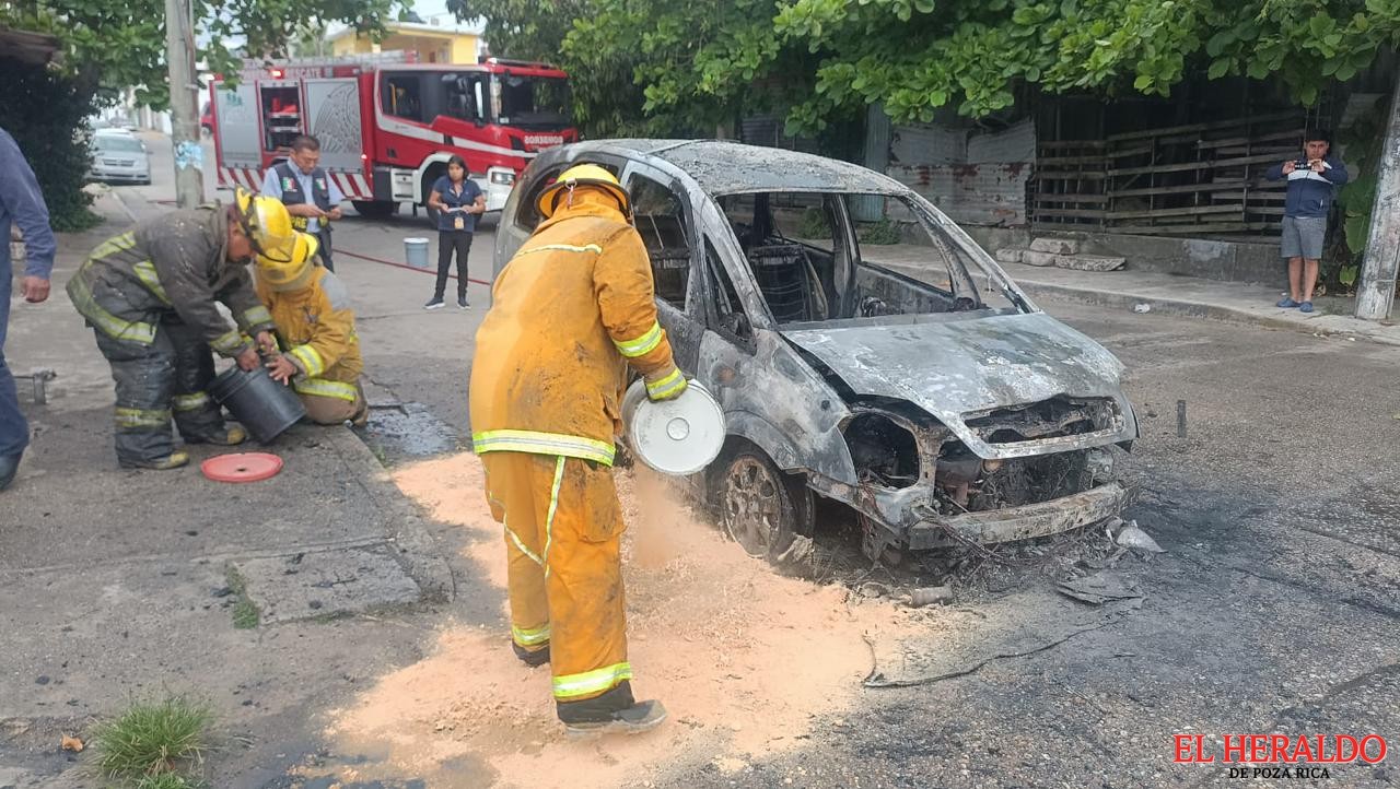 Se calcinó auto2