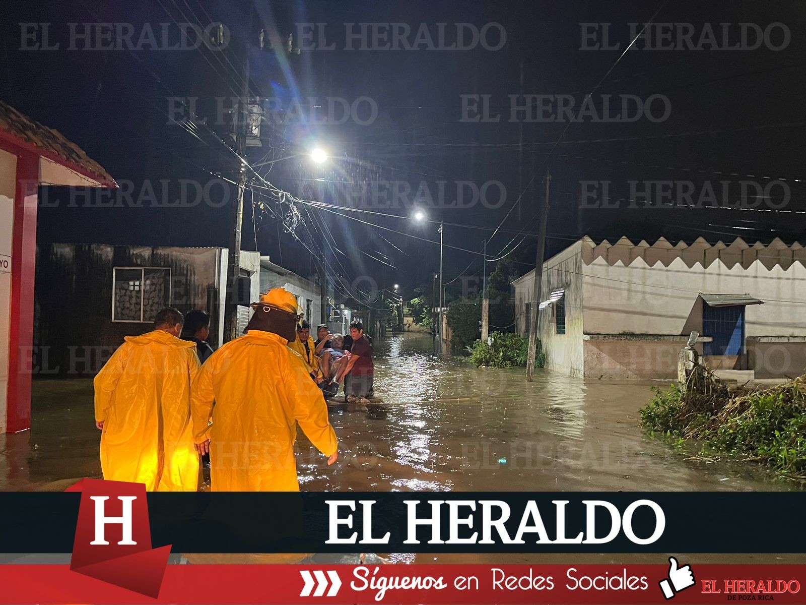 Se inundan colonias de Minatitlán por fuerte lluvia 1