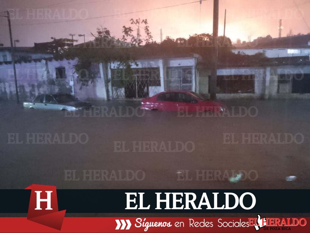 Se inundan colonias de Minatitlán por fuerte lluvia 5