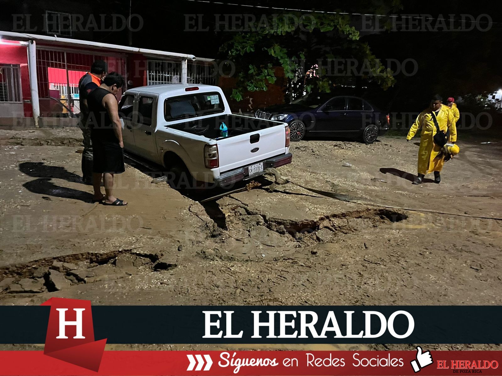 Se inundan colonias de Minatitlán por fuerte lluvia 9