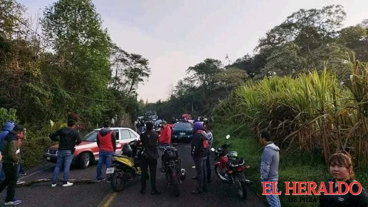 Taxistas bloquean2