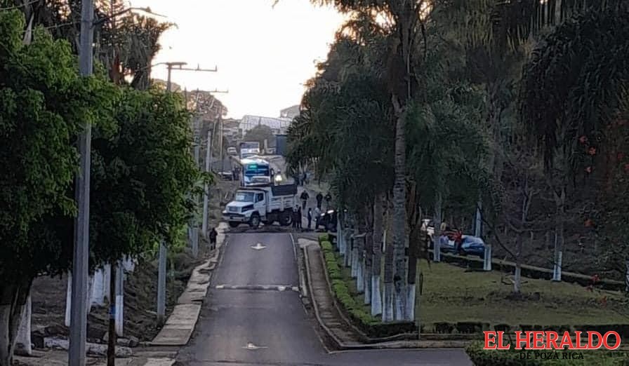 Taxistas bloquean3