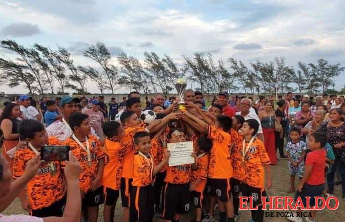 Vive Tamiahua la pasión de Futbol