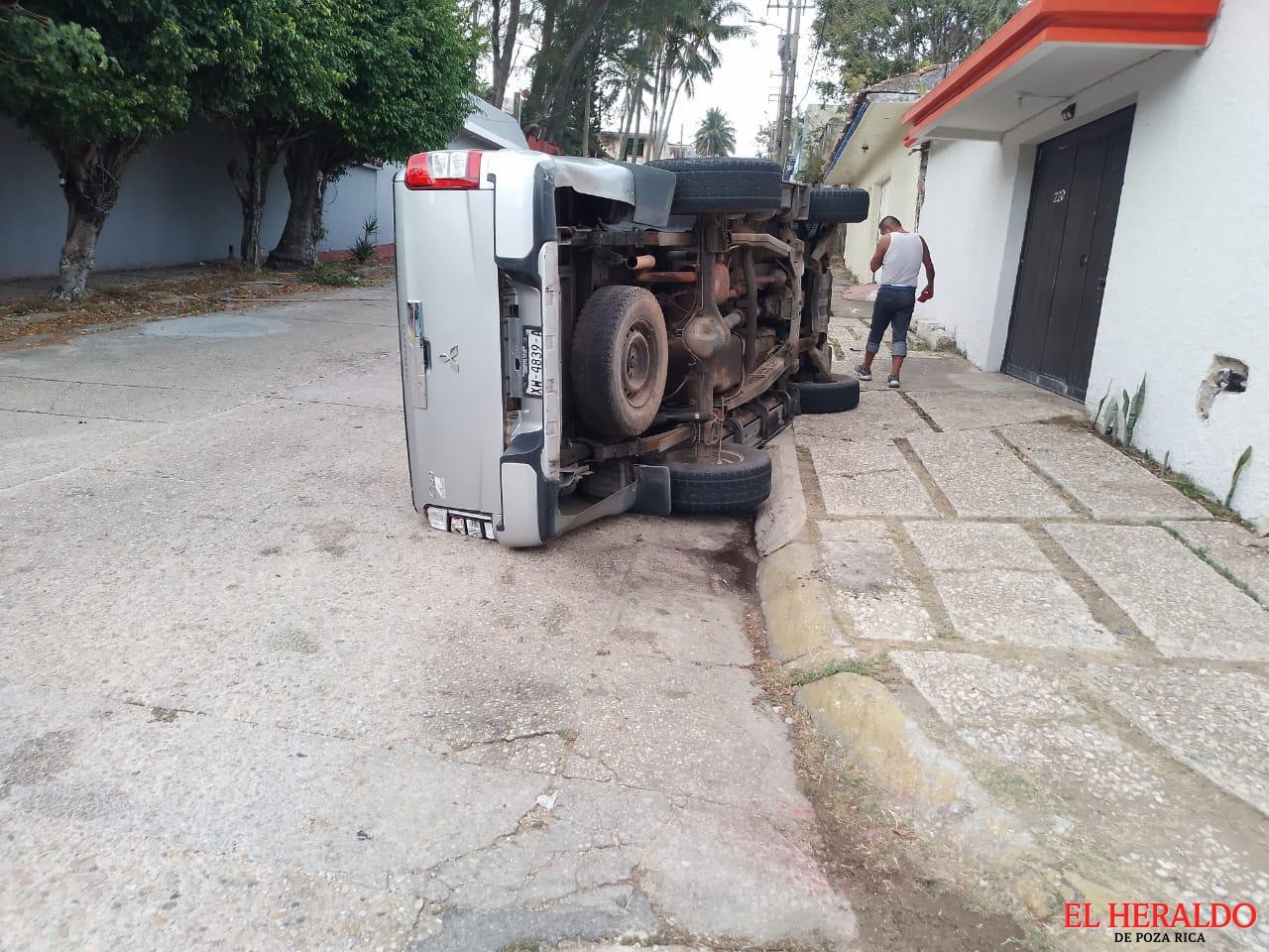 Volcó camioneta