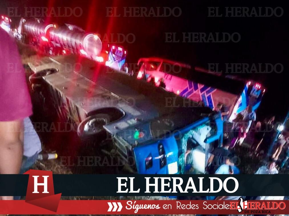 Vuelca autobús con morenistas en Cosamaloapan