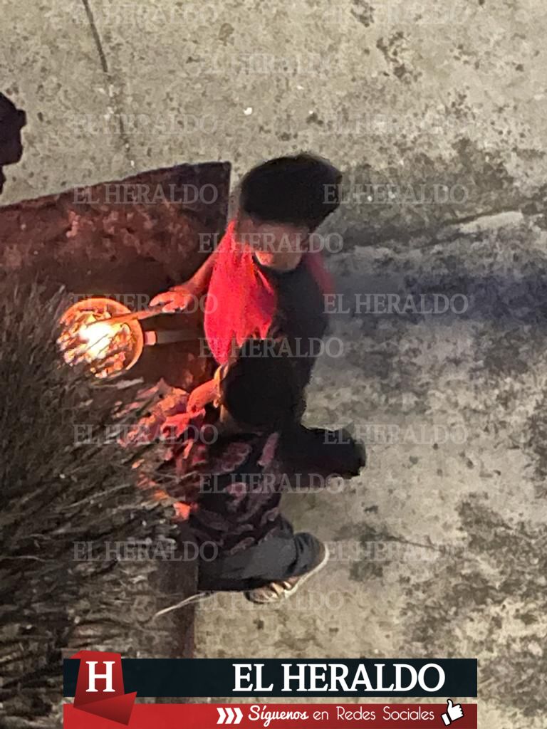 Jóvenes golpean