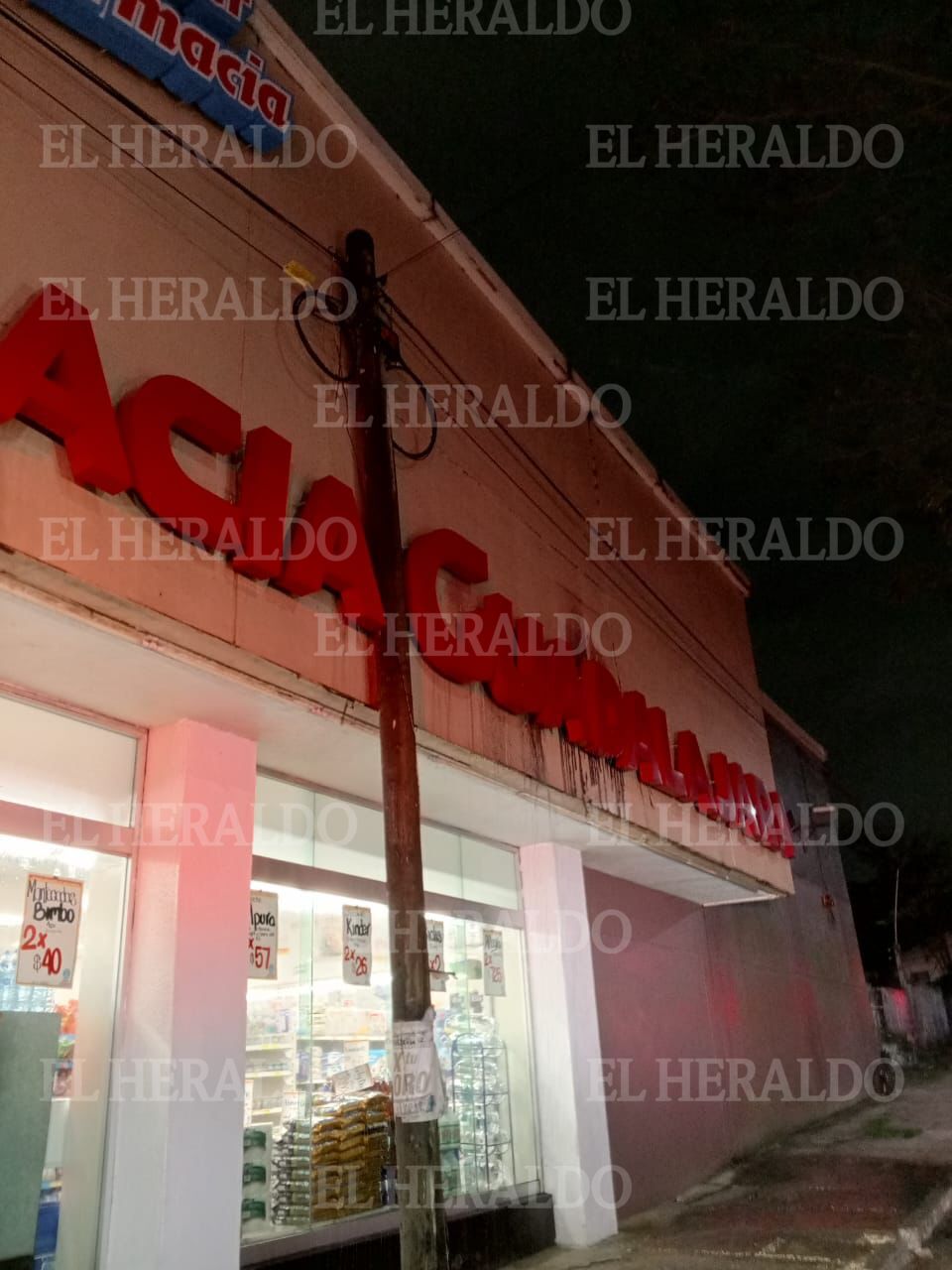 Se incendia farmacia
