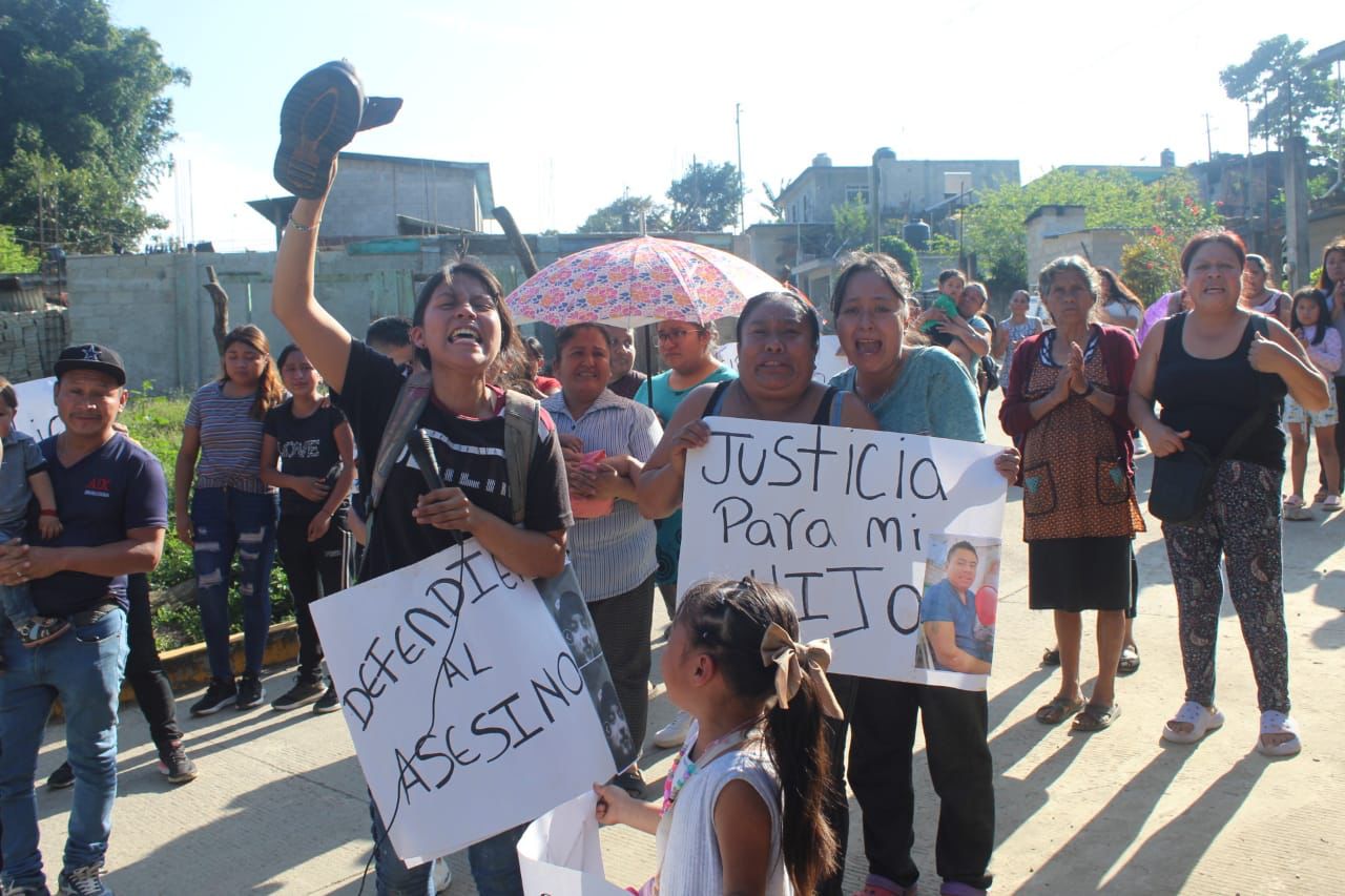 Marchan en Ixhuatlán