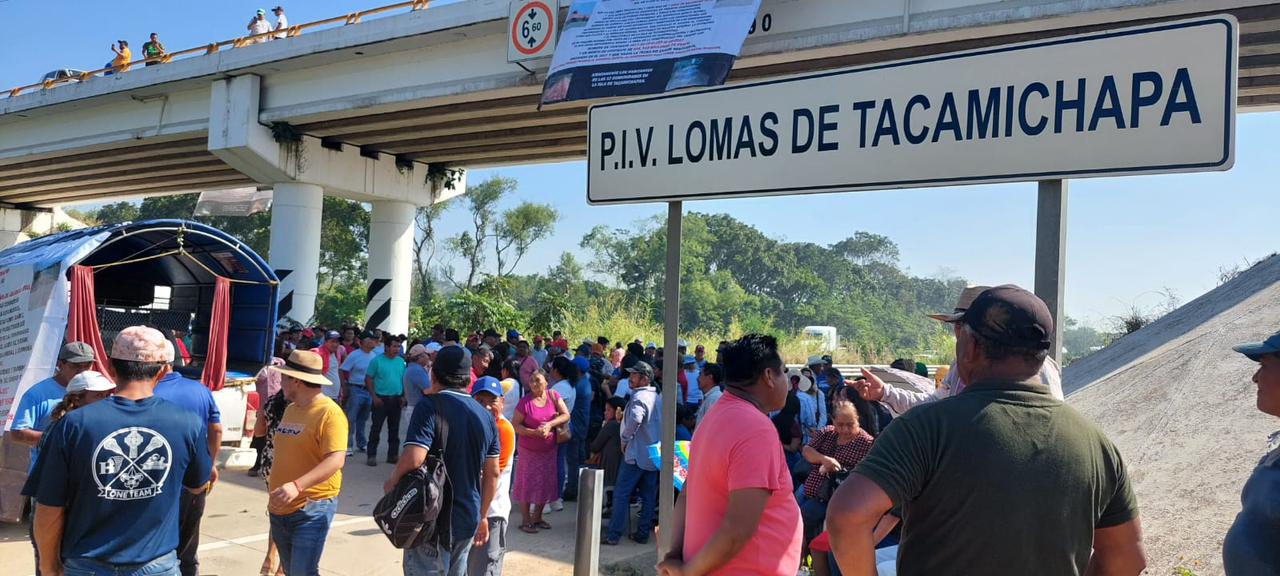 Bloquean autopista