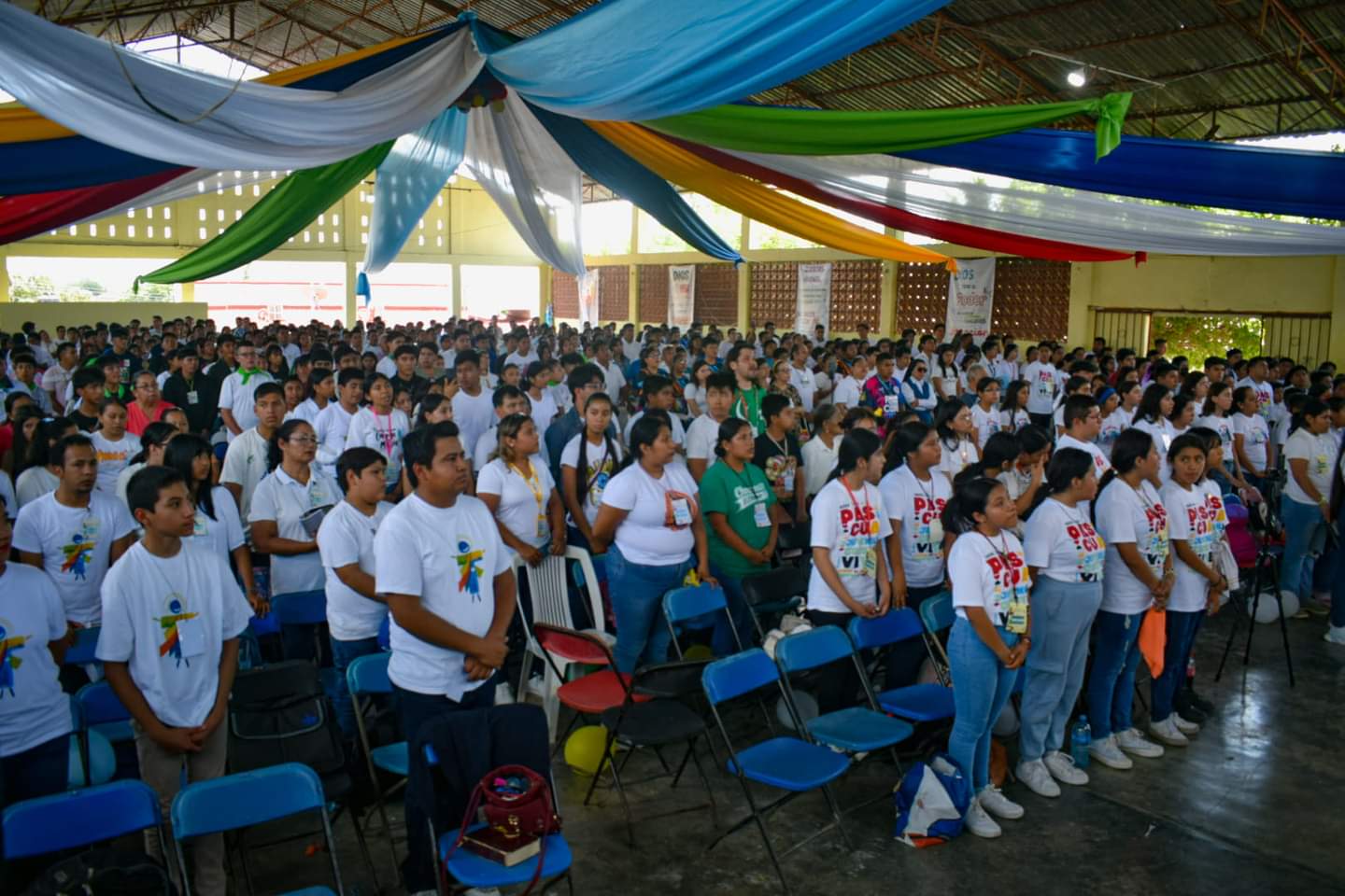 Jóvenes participan2