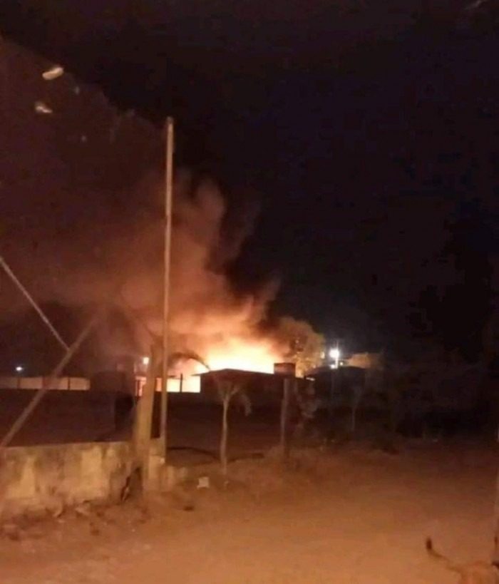 Vandalizan e incendian