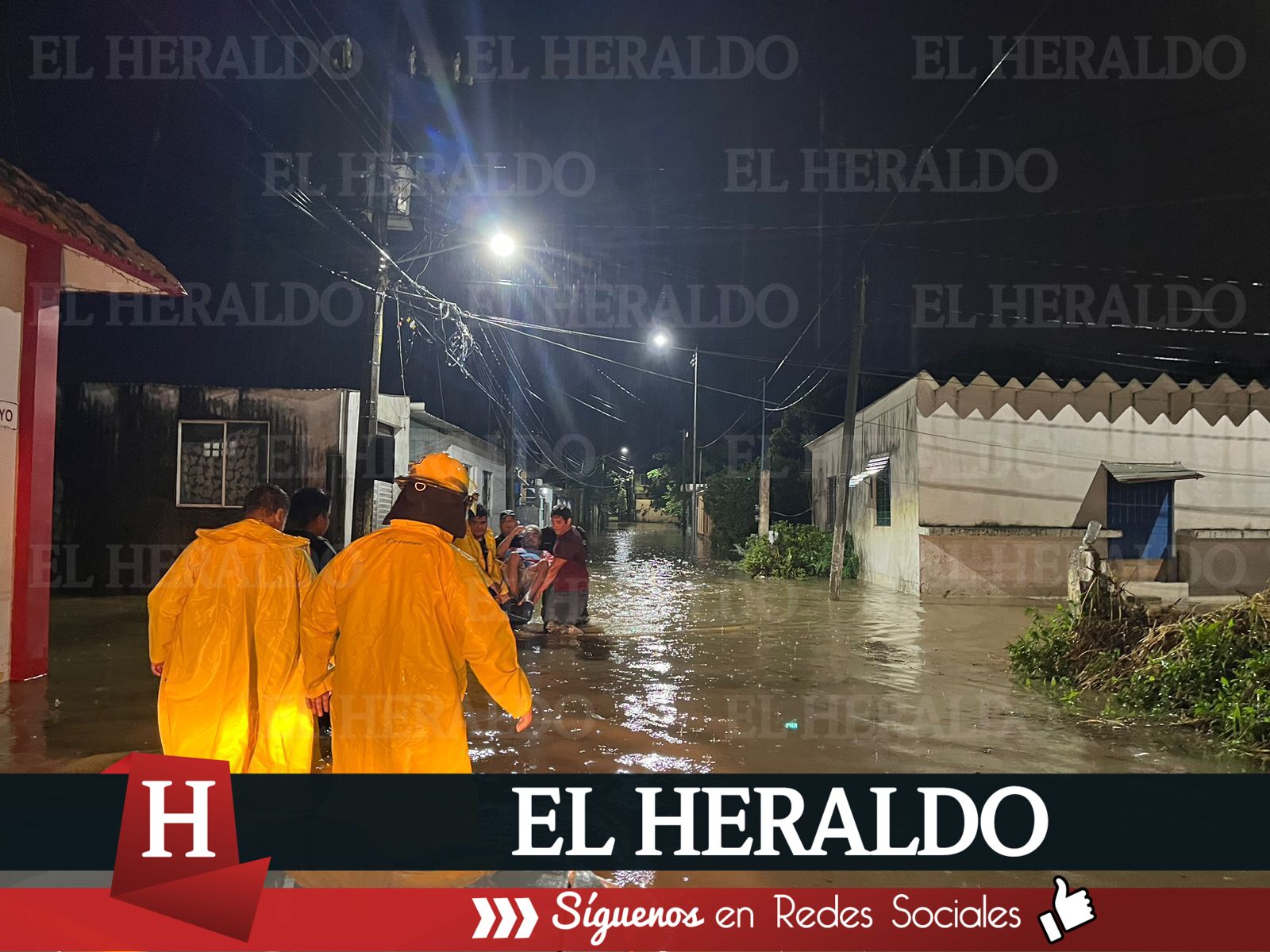 Se inundan colonias de Minatitlán por fuerte lluvia 1
