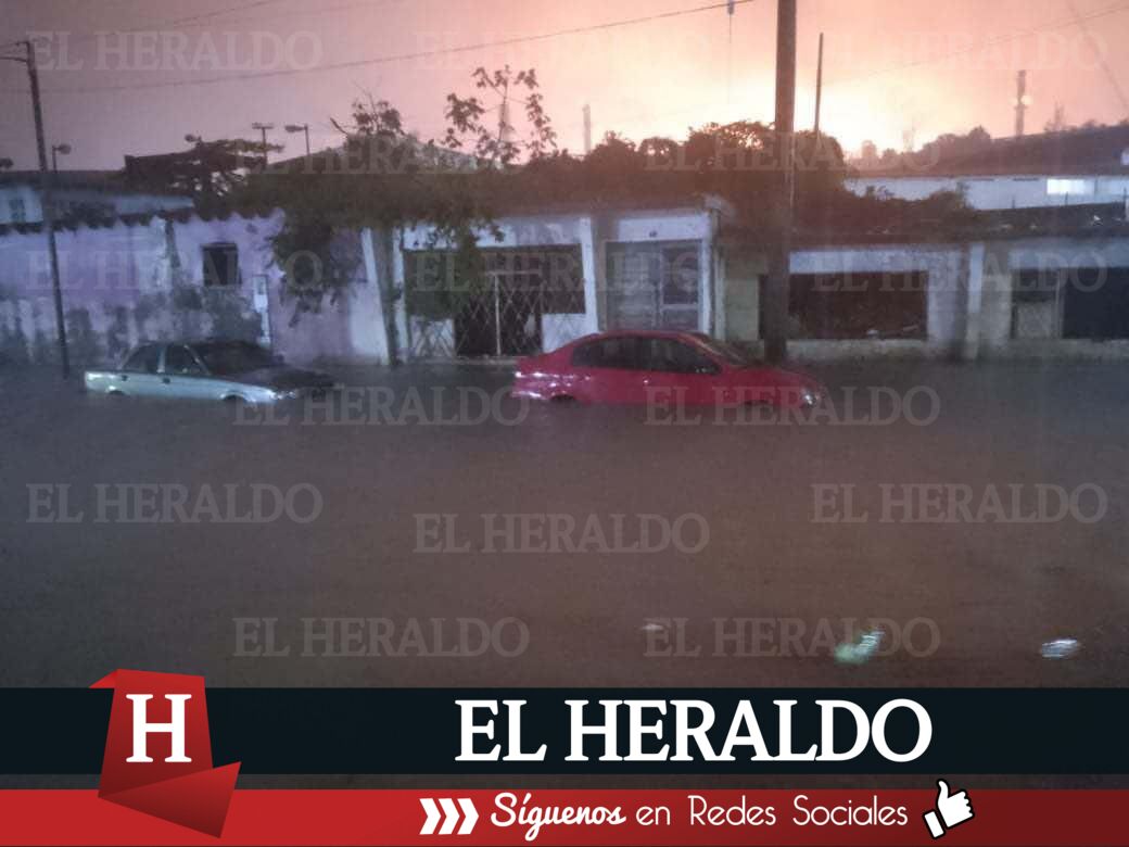 Se inundan colonias de Minatitlán por fuerte lluvia 5