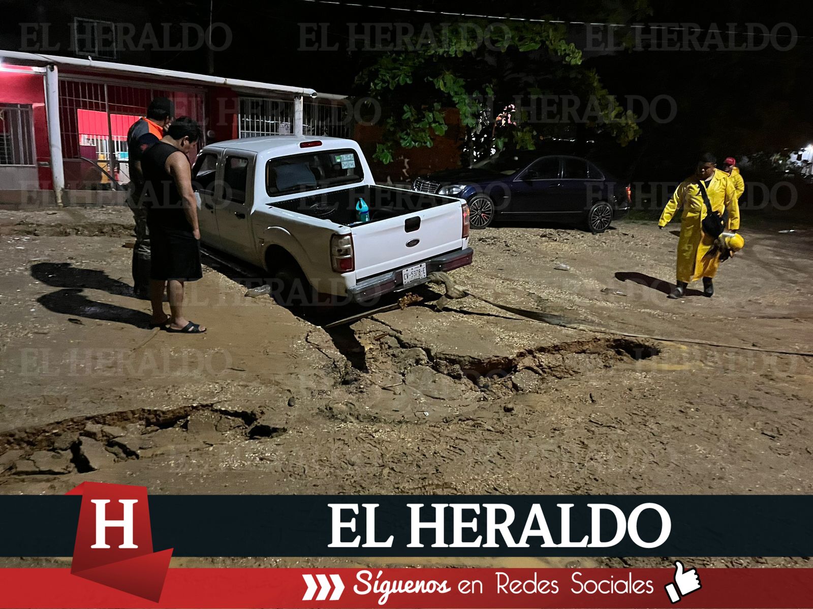 Se inundan colonias de Minatitlán por fuerte lluvia 9