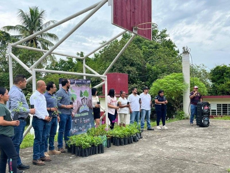 Reforestan en la comunidad Casa Amarilla