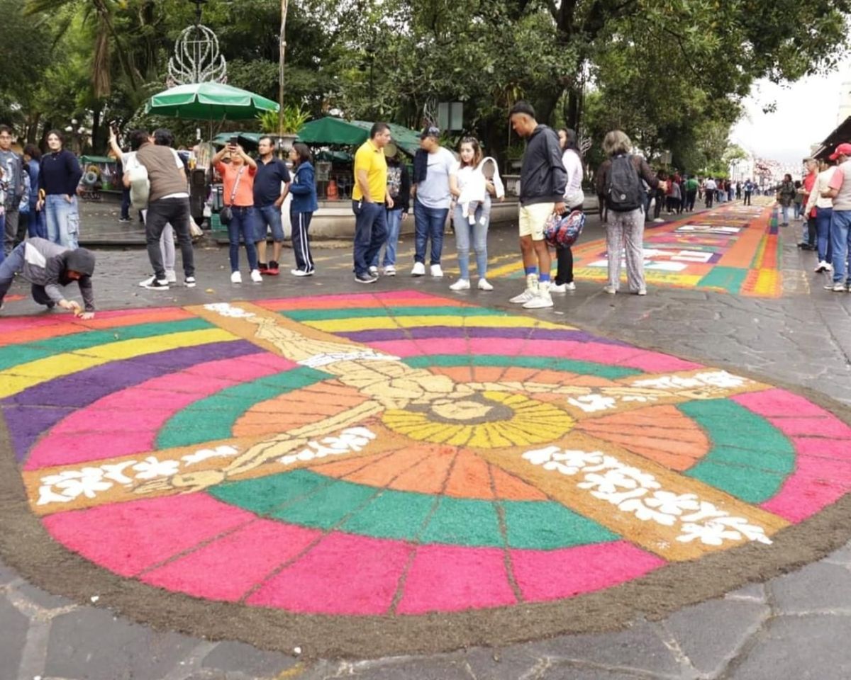 Tapetes coloridos, en ofrenda a San Jerónimo