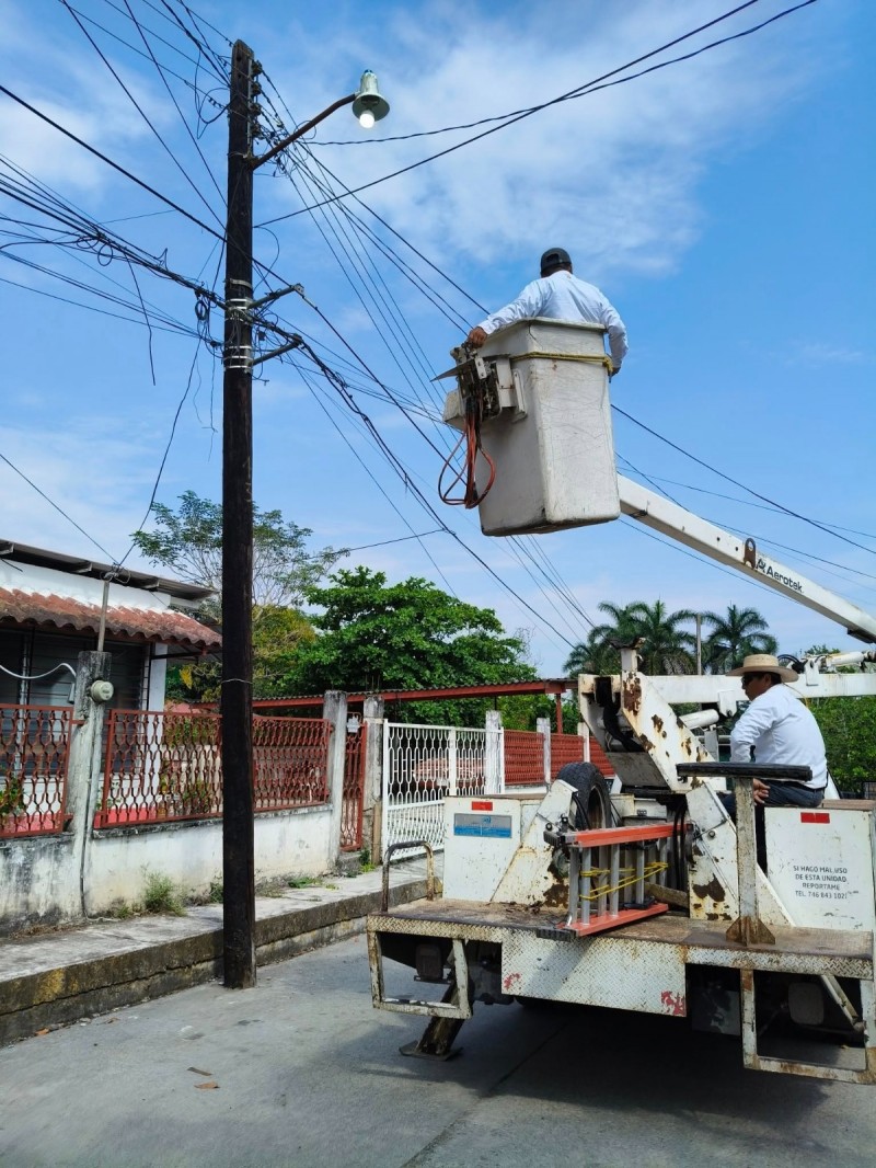 Avanza rehabilitación de luminarias